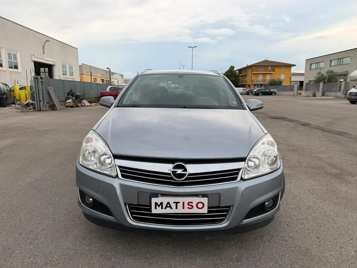 Usata Opel Astra Cosmo 101 CV (74 kW) 2007 Argento Station wagon