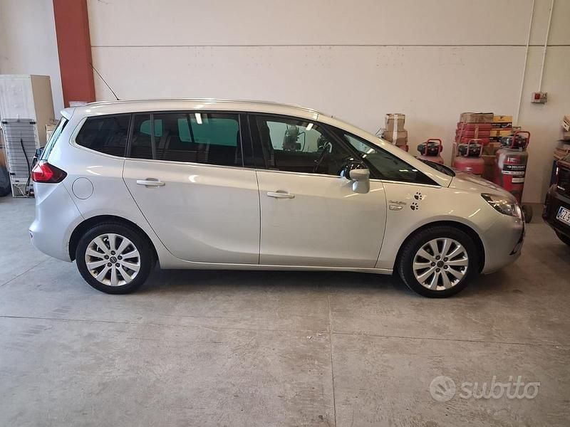 Argento Usata 2014 Opel Zafira Tourer Cosmo Monovolume | 6500 € (Buon prezzo) - Immagine 1/4