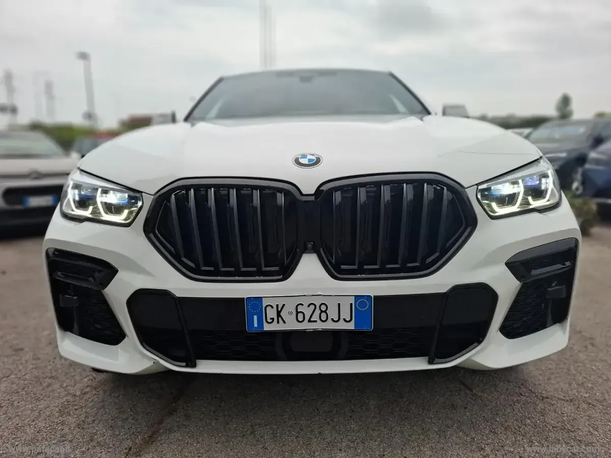 Usado BMW X6 M Sport 285 HP (209 kW) 2023 Branco SUV