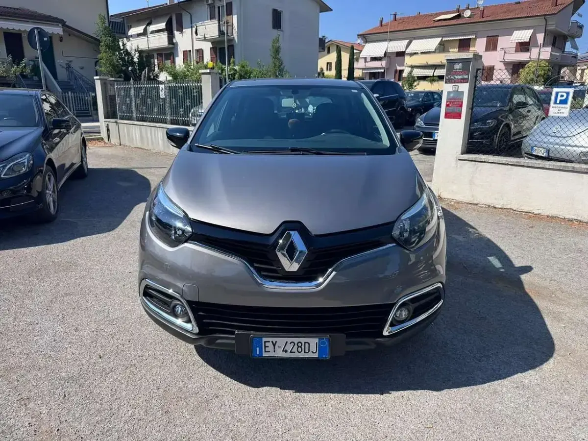 Usata Renault Captur 90 CV (66 kW) 2015 Grigio SUV