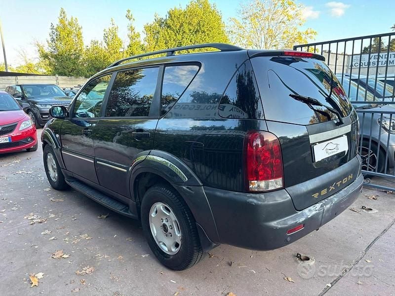 Usata Ssangyong (KGM) Rexton 165 CV (121 kW) 2005 Nero SUV