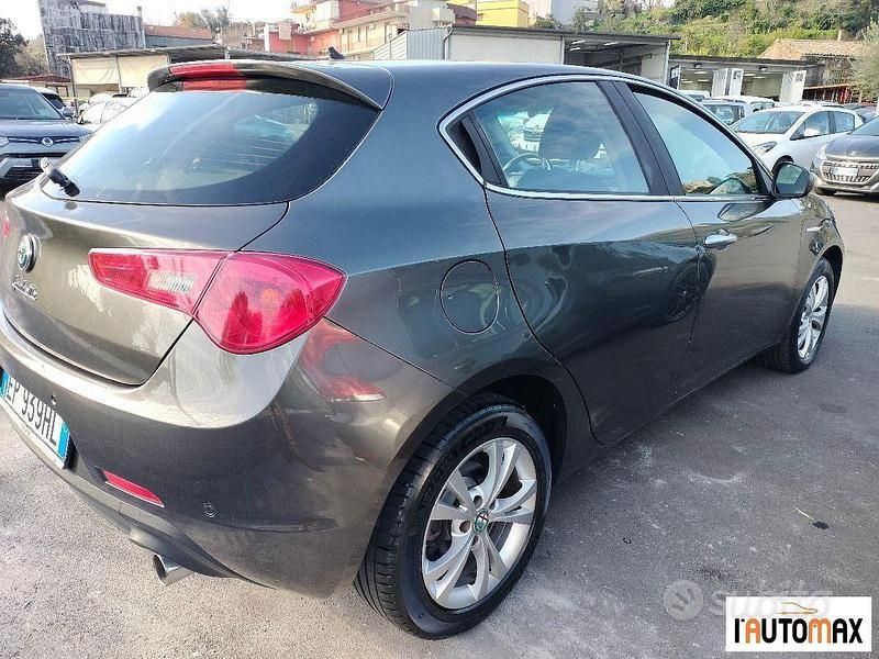 Usata Alfa Romeo Giulietta Progression 140 CV (102 kW) 2013 Grigio Utilitaria