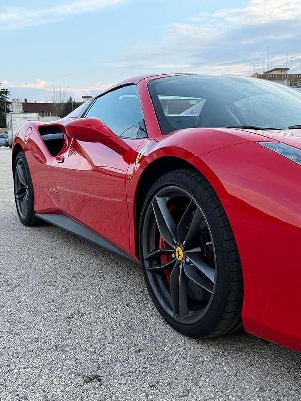 Usata Ferrari 488 670 CV (492 kW) 2016 Rosso Cabrio