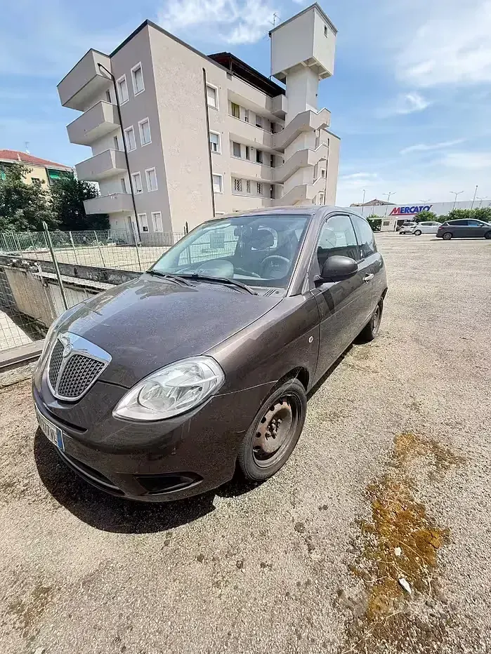 Usata Lancia Ypsilon 60 CV (44 kW) 2008 Marrone Utilitaria
