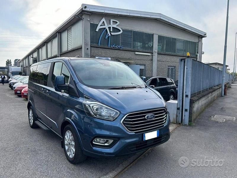 Usata Ford Tourneo Titanium 131 CV (96 kW) 2022 Blu Monovolume