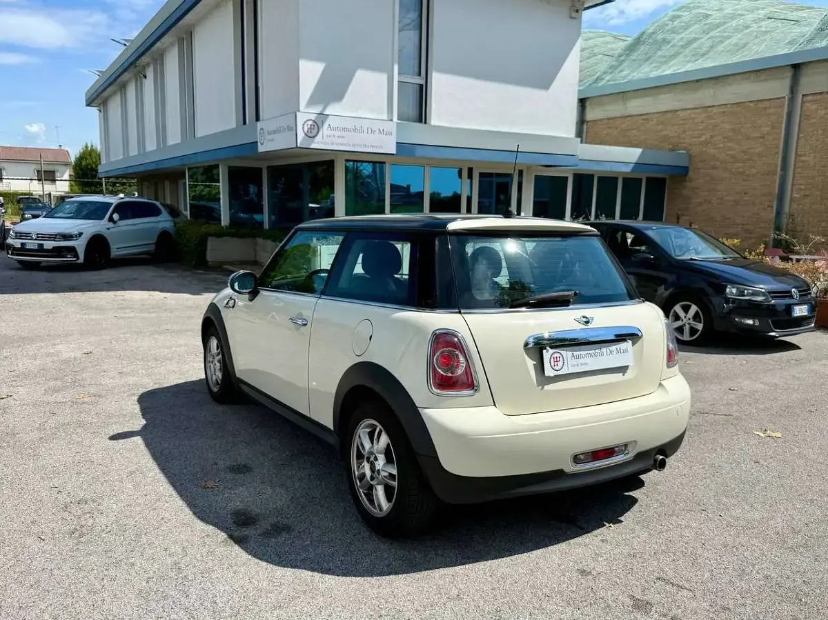Usata Mini ONE 75 CV (55 kW) 2013 Bianco Utilitaria