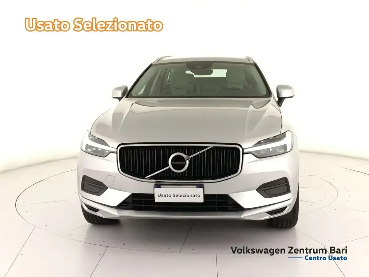 Usata Volvo XC60 Momentum 197 CV (144 kW) 2021 Argento SUV