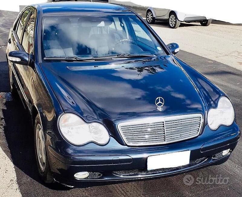 Blu Usata 2001 Mercedes C180 Tre volumi | 4500 € (Molto cara) - Immagine 1/4
