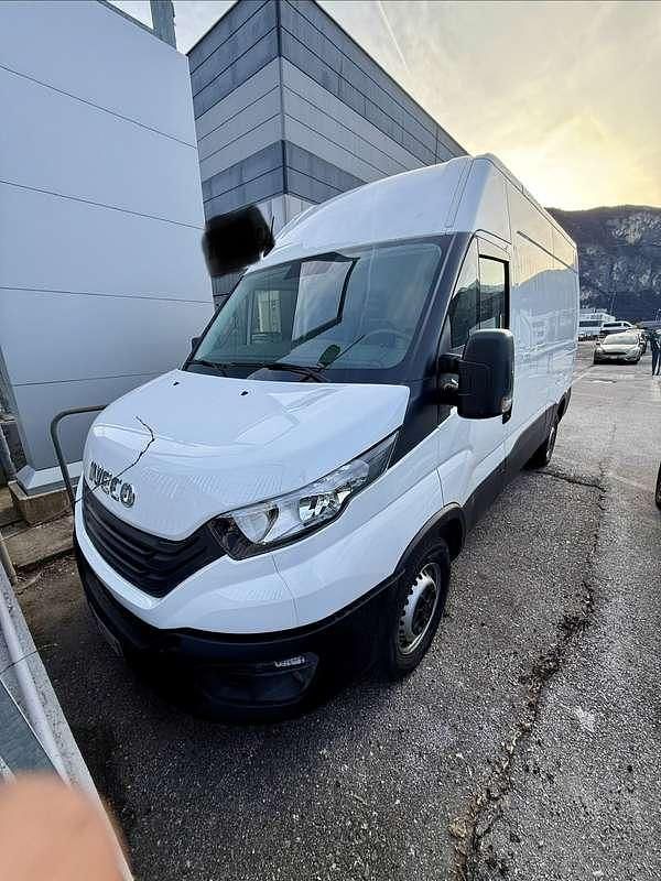 Usata Iveco Daily 136 CV (100 kW) 2023