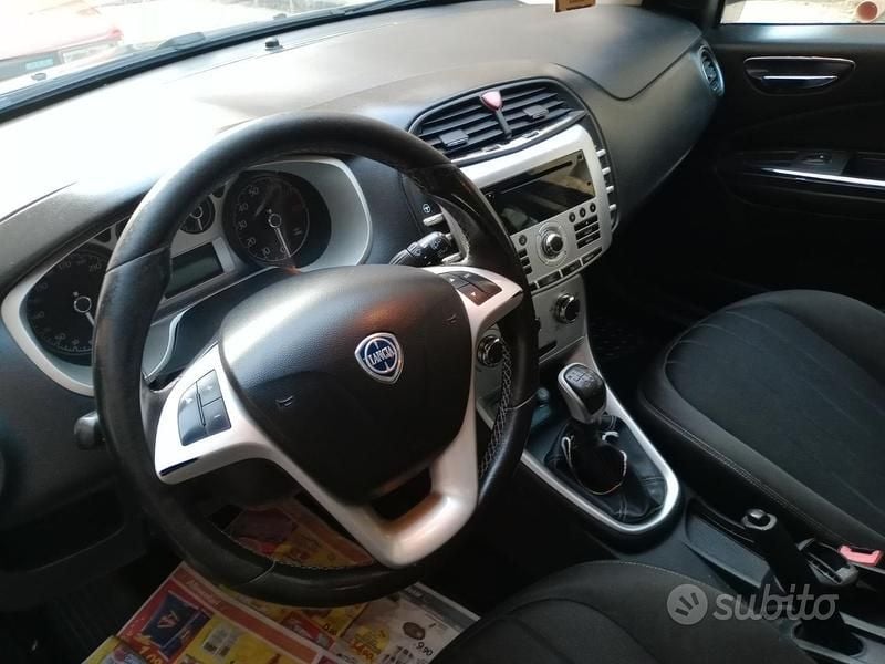 Usata Lancia Delta 120 CV (88 kW) 2013 Nero Utilitaria