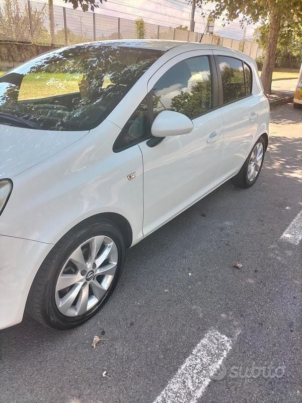 Usata Opel Corsa 85 CV (62 kW) 2013 Bianco Utilitaria