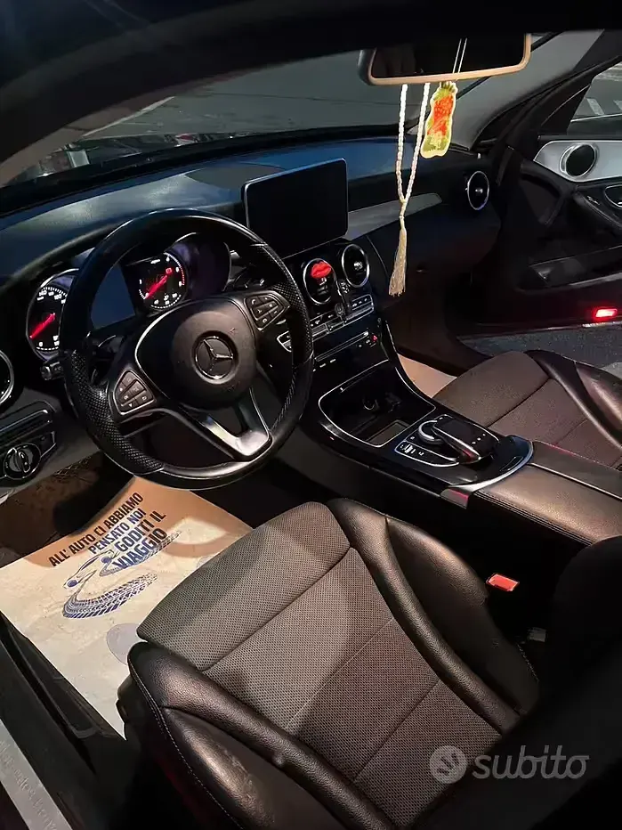 Usata Mercedes 220 170 CV (125 kW) 2016 Bluazzurro Berlina