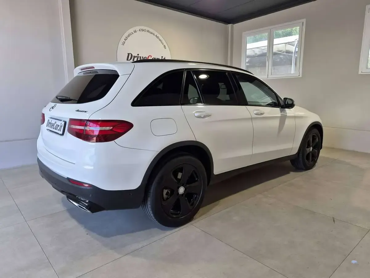 Usata Mercedes GLC250 204 CV (150 kW) 2016 Bianco polare SUV