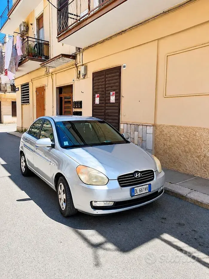 Usata Hyundai Accent 110 CV (80 kW) 2007 Grigio Berlina