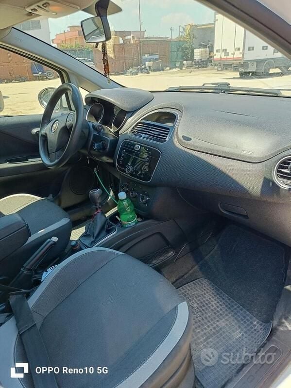 Usata Fiat Punto 77 CV (56 kW) 2012 Bianco Utilitaria