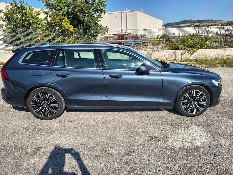 Usata Volvo V60 Plus 197 CV (144 kW) 2023 Blu/azzurro Station wagon