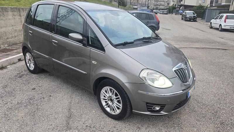 Usata Lancia Musa 90 CV (66 kW) 2008 Marrone Monovolume