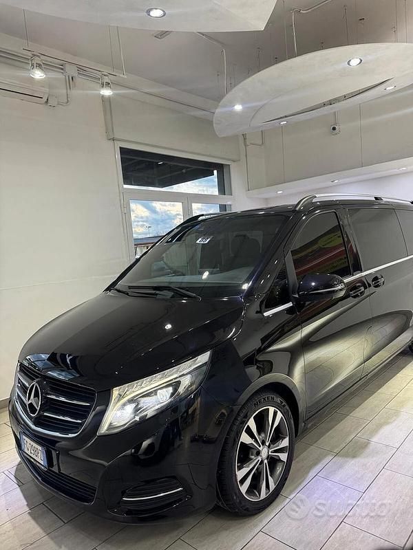 Usata Mercedes V220 Premium 163 CV (119 kW) 2016 Nero Monovolume