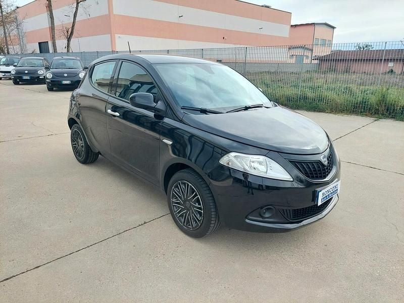 Usata Lancia Ypsilon Silver 69 CV (50 kW) 2023 Nero Utilitaria