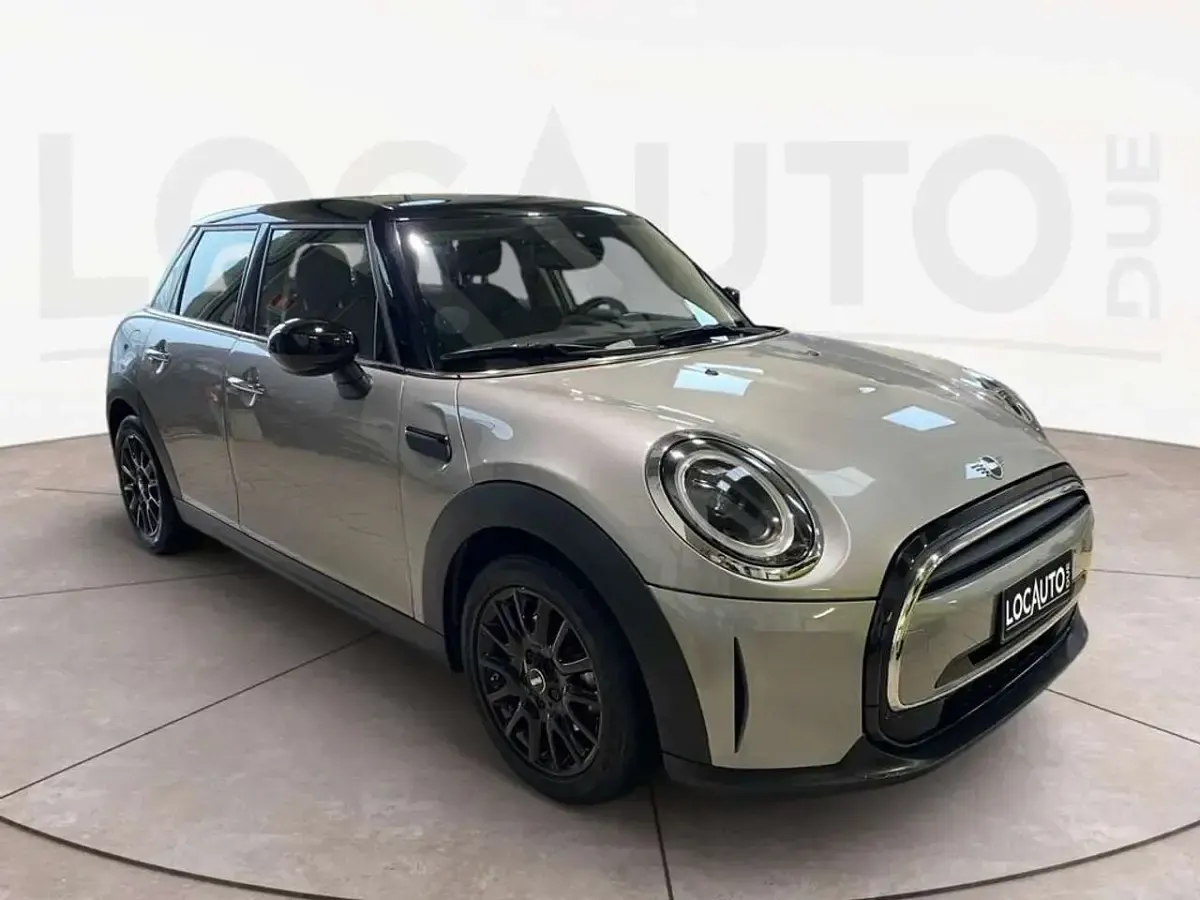 Używany Mini Cooper 136 KM (100 kW) 2024 Szary Hatchback