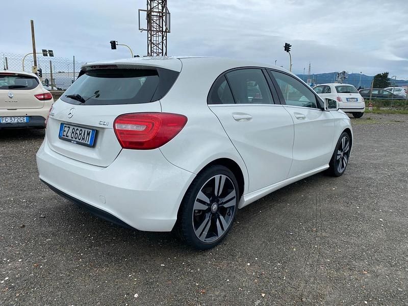 Usata Mercedes A180 110 CV (80 kW) 2015 Bianco Berlina