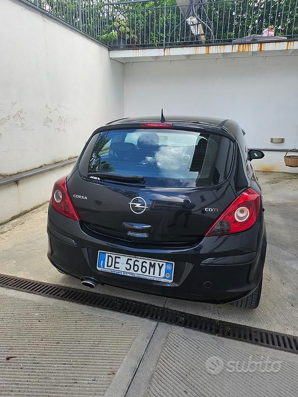 Usata Opel Corsa 90 CV (66 kW) 2006 Nero Coupé