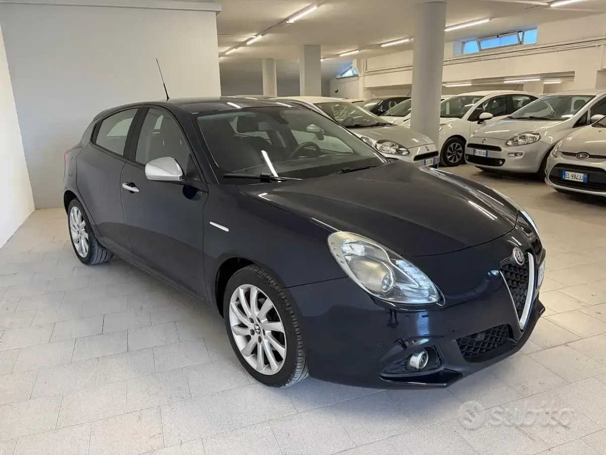 Usata Alfa Romeo Giulietta Super 120 CV (88 kW) 2018 Bluazzurro Utilitaria