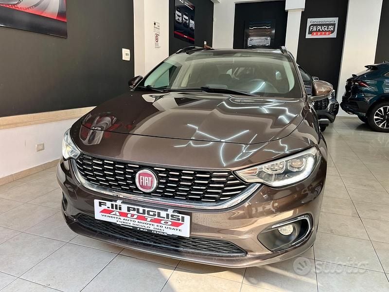 Usata Fiat Tipo Lounge 120 CV (88 kW) 2019 Marrone Station wagon