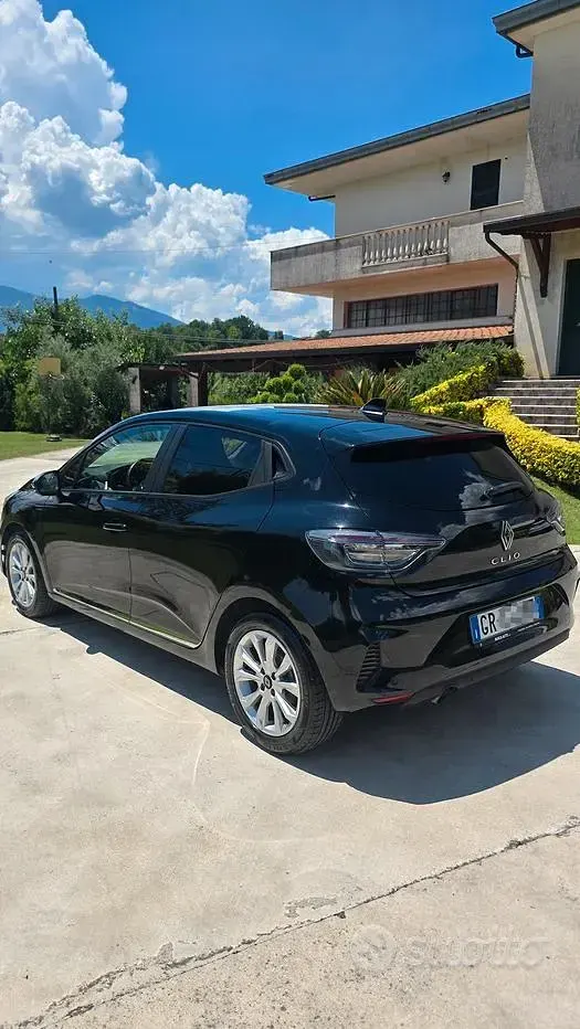 Usata Renault Clio V 101 CV (74 kW) 2023 Nero Berlina