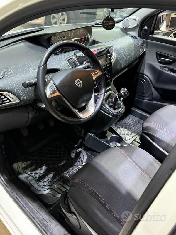 Usata Lancia Ypsilon 69 CV (50 kW) 2014 Bianco Utilitaria