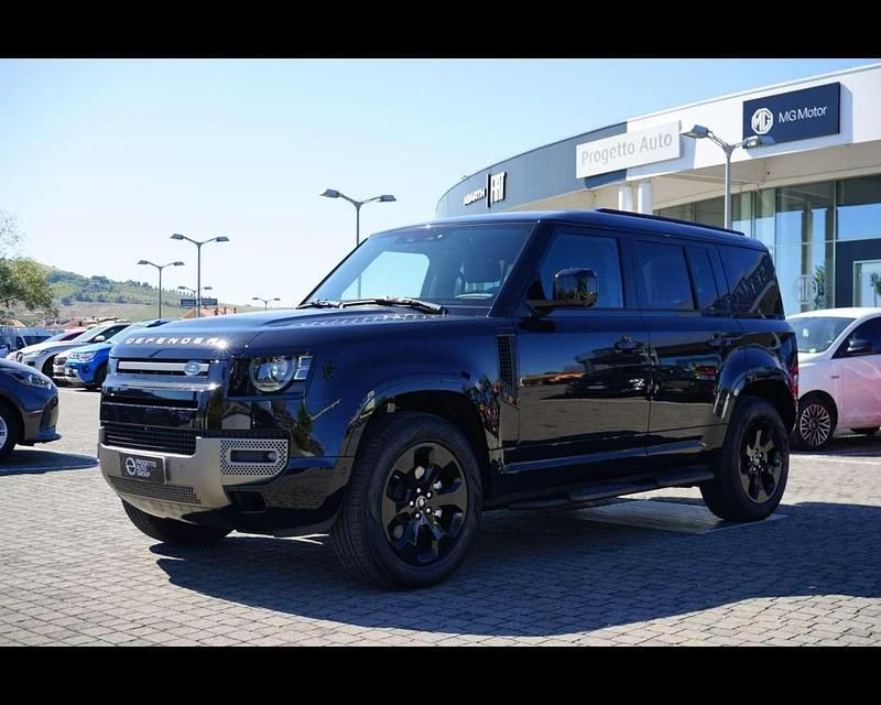 Usata Land Rover Defender SE Dynamic 200 CV (147 kW) 2025 Santorini black [1ag] SUV