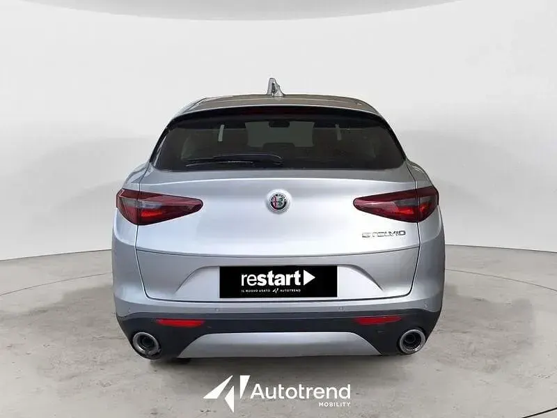 Usata Alfa Romeo Stelvio Business 160 CV (117 kW) 2020 Argento SUV