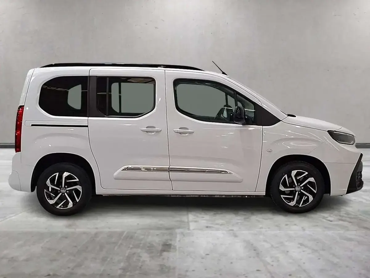 Usata Toyota Proace City City 131 CV (96 kW) 2024 Bianco Monovolume