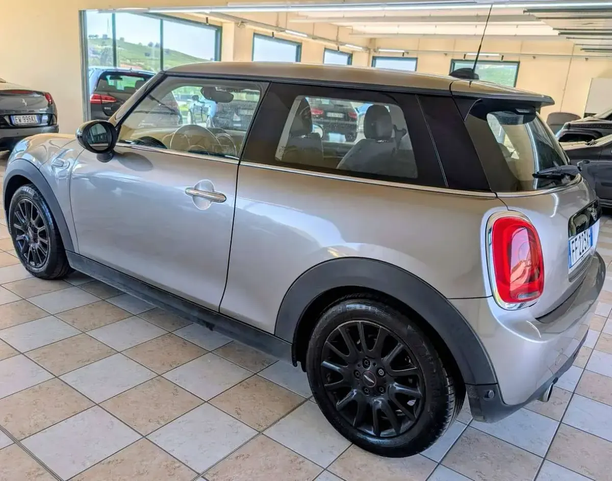 Usata Mini Cooper D Hype 116 CV (85 kW) 2017 Grey champagne Utilitaria