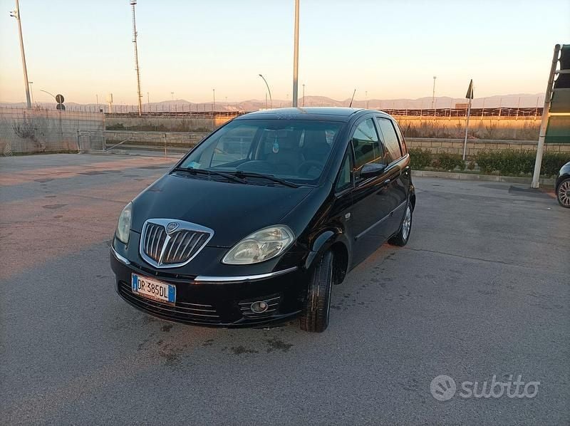 Nero Usata 2008 Lancia Musa Monovolume | 2199 € (Buon prezzo) - Immagine 1/4