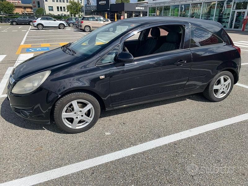 Usata Opel Corsa Sport 75 CV (55 kW) 2006 Nero Berlina