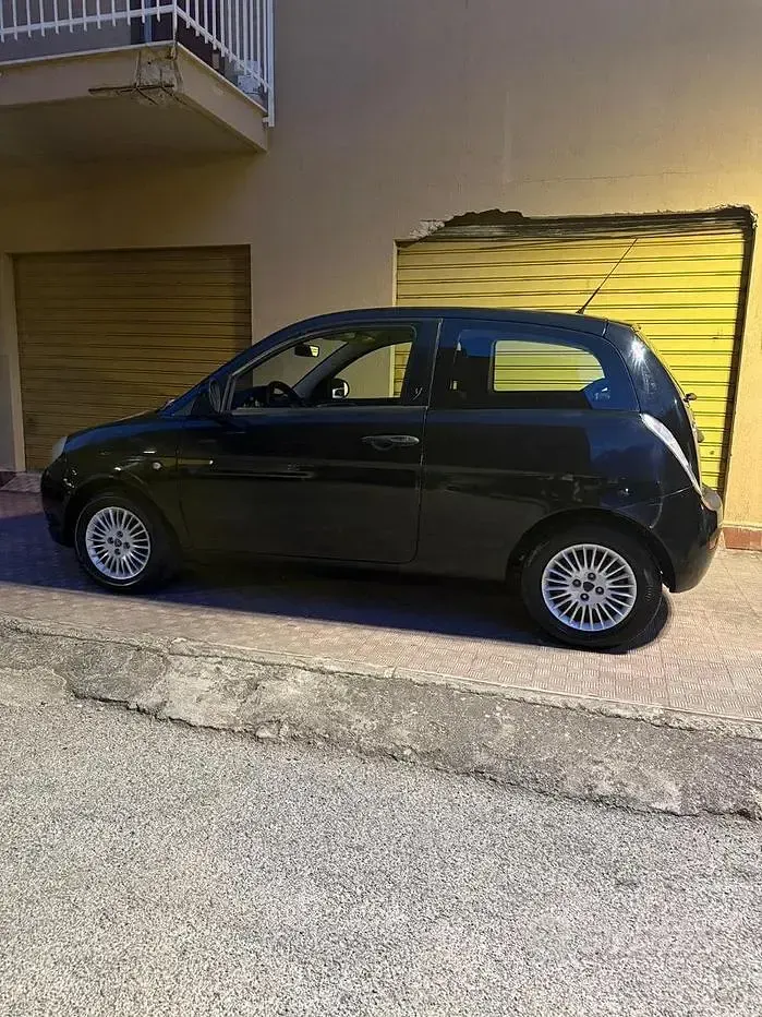 Usata Lancia Ypsilon 60 CV (44 kW) 2009 Nero Utilitaria