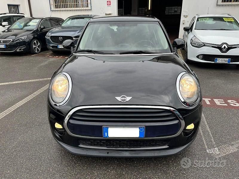 Usata Mini Cooper D Business 116 CV (85 kW) 2017 Nero Utilitaria