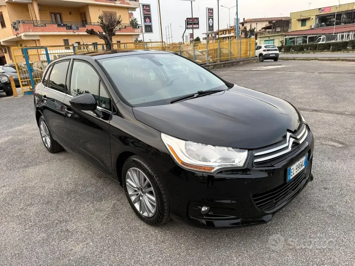 Begagnad Citroën C4 92 HK (67 kW) 2012 Svart Sedan