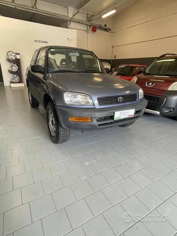 Begagnad Toyota RAV4 128 HK (94 kW) 1997 Grå SUV