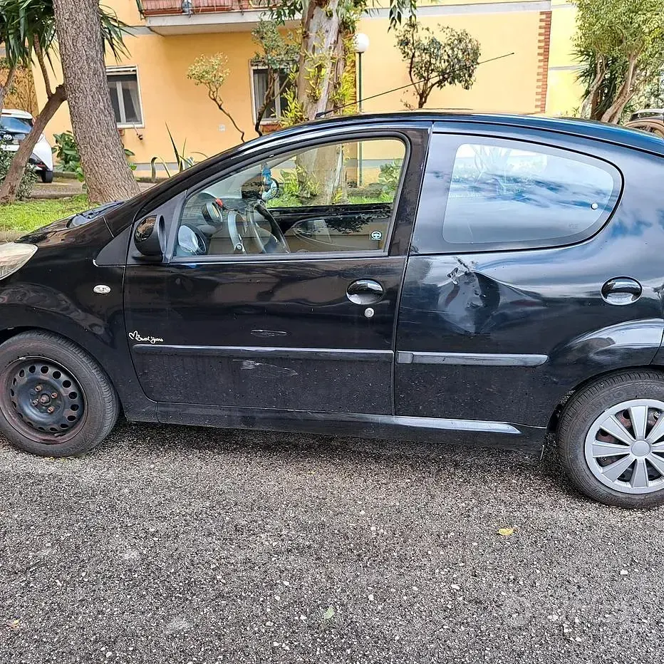 Usata Peugeot 107 68 CV (50 kW) 2009 Nero Utilitaria