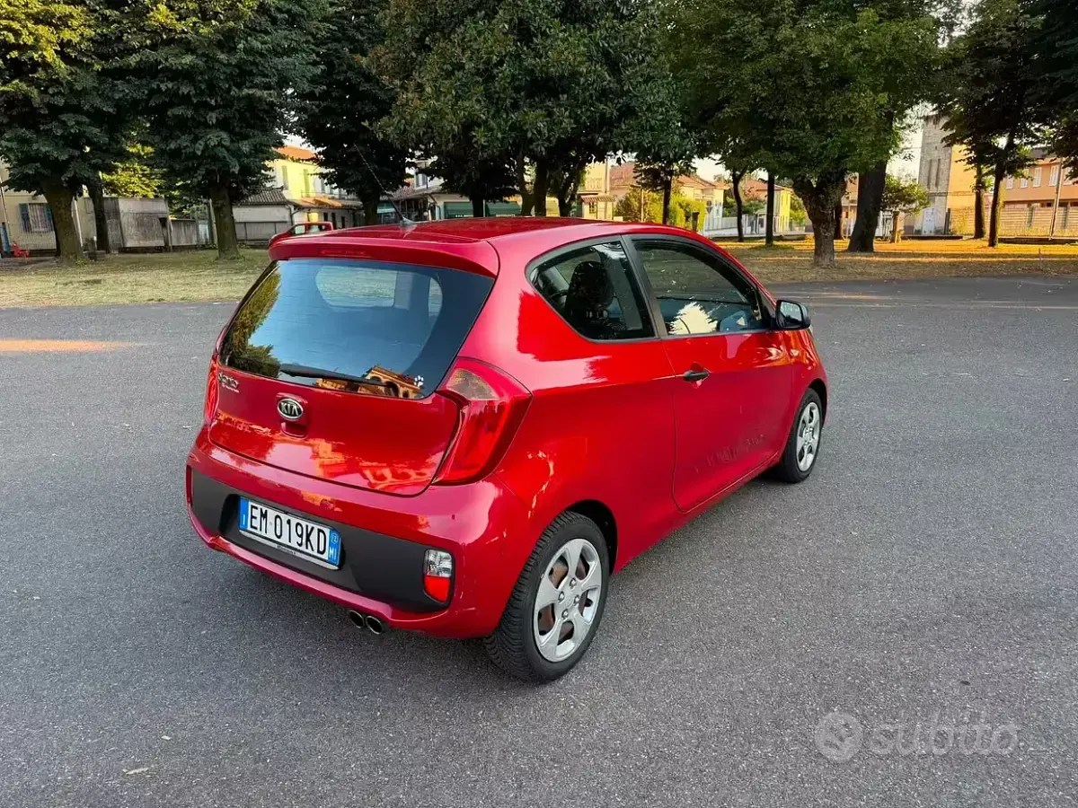 Usata Kia Picanto 69 CV (50 kW) 2012 Rosso Utilitaria