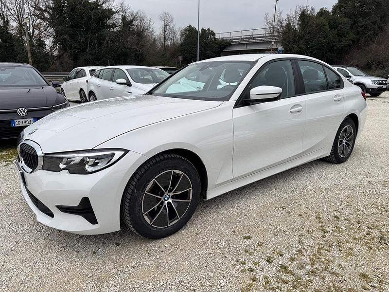 Bianco Usata 2021 BMW 316 Advantage Tre volumi | 28.000 € (Buon prezzo) - Immagine 1/4