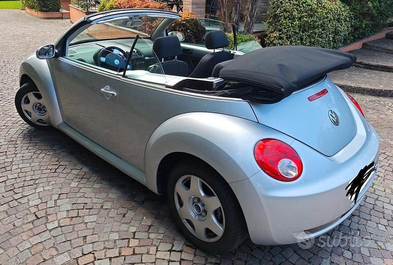 Usata VW New Beetle 102 CV (75 kW) 2008 Grigio Utilitaria