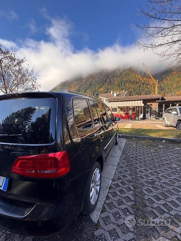 Usata VW Touran 140 CV (102 kW) 2010 Nero Monovolume