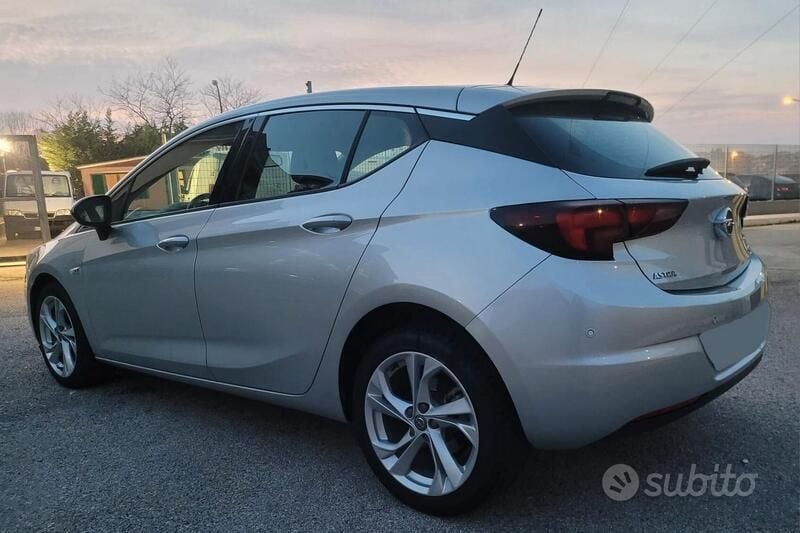 Usata Opel Astra Innovation 110 CV (80 kW) 2019 Argento Berlina
