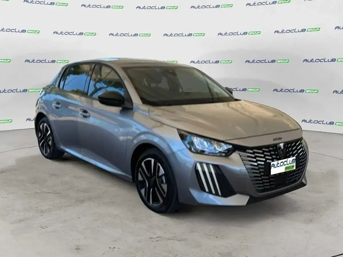 Usata Peugeot 208 Allure 101 CV (74 kW) 2025 Utilitaria