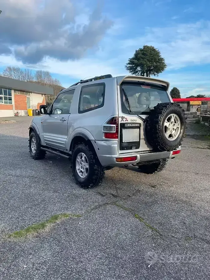 Usata Mitsubishi Pajero 165 CV (121 kW) 2000 Grigio SUV