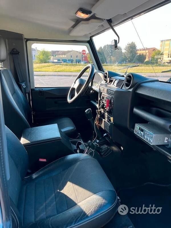 Usata Land Rover Defender 122 CV (89 kW) 2010 Grigio SUV
