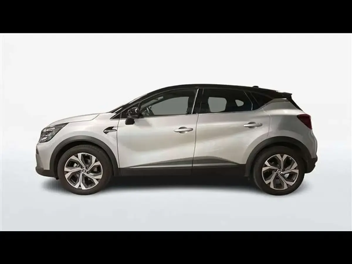 Usata Renault Captur RS Line 145 CV (106 kW) 2022 Grigio chiaro SUV